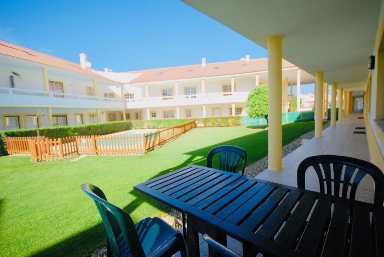 Casa Pedro - Baleal Beach, Balcony, Pool Exterior foto
